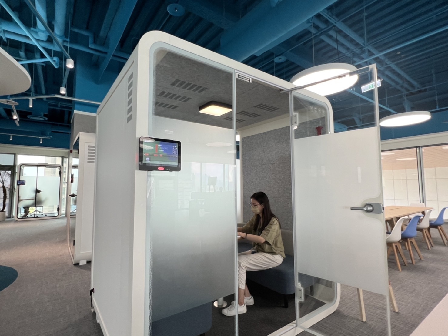 金世豪高雄據點的智慧行動辦公艙，展現金世豪在面板以外的研發應用軟實力